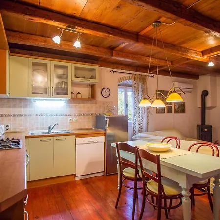 Holiday Mirna 3515 Apartment *
